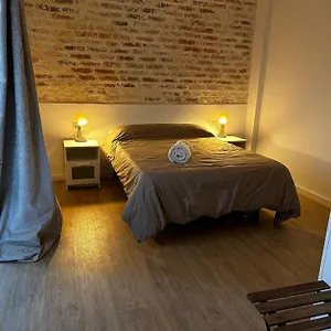 A 5 Minutos Andando Del Casco Viejo, Ayuntamiento, Plaza Circular Y Gran Via De Y Proximo A 2 Lineas De Metro Habitación en casa particular